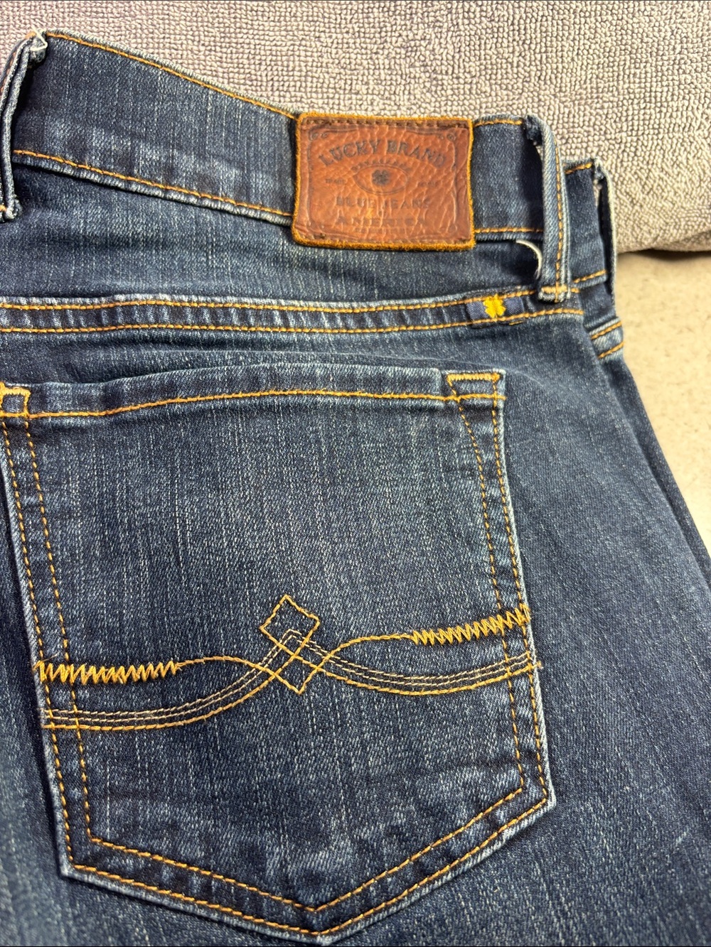 Lucky Brand Women’s Sweet N Low jeans size 6/28. 31” inseam. Excellent condition